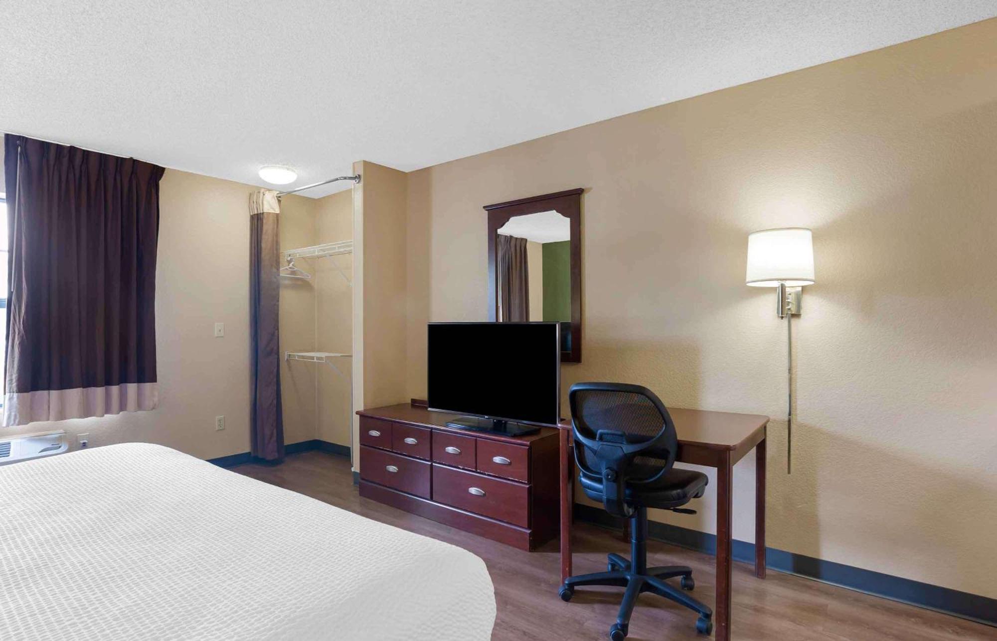 Extended Stay America Select Suites - Chicago - Naperville - West Exterior photo