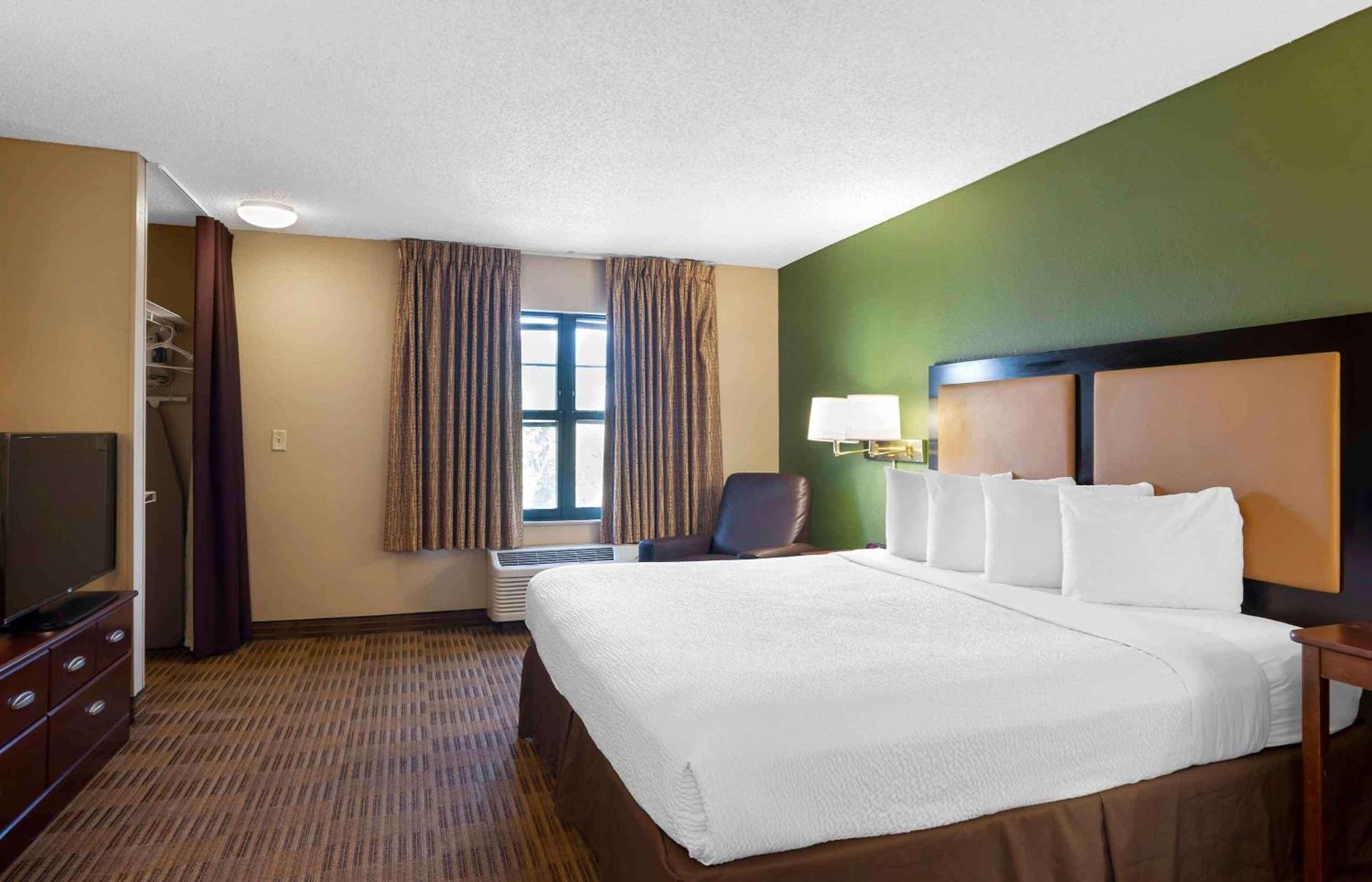 Extended Stay America Select Suites - Chicago - Naperville - West Exterior photo