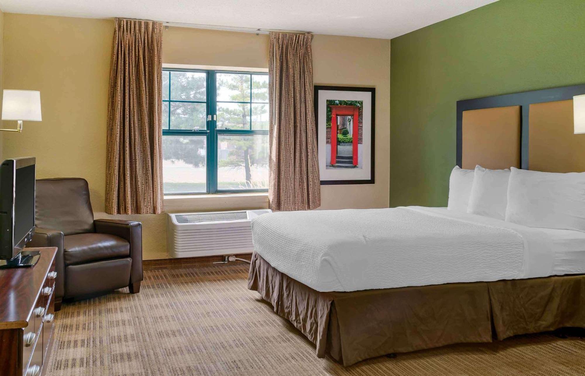 Extended Stay America Select Suites - Chicago - Naperville - West Exterior photo